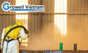 So sánh phương pháp làm sạch bề mặt: Phun cát khô và Phun cát ướt