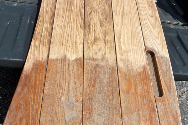 Máy phun cát tẩy sơn trên gỗ