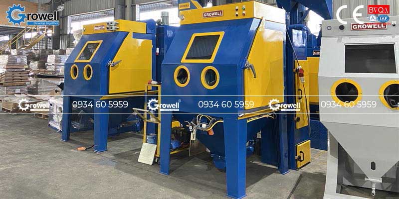 Máy bắn cát tẩy sơn Máy bắn cát tẩy sơn