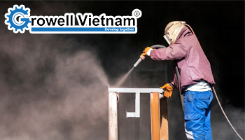 Ứng dụng công nghệ phun cát trong xử lý bề mặt công nghiệp