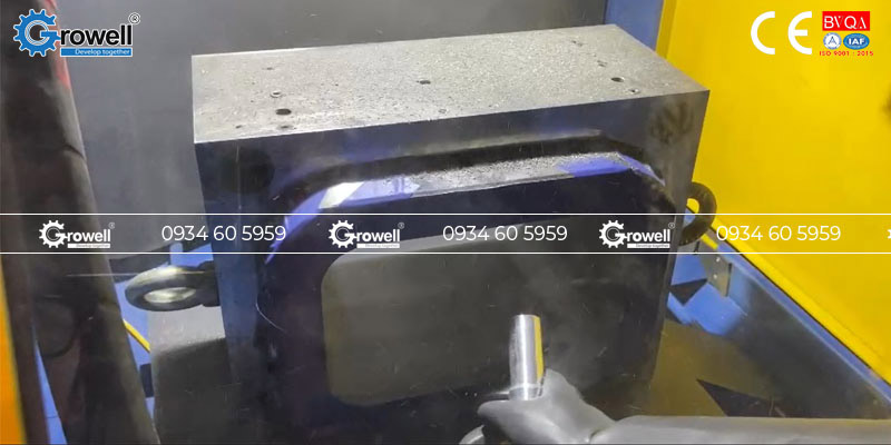 Tẩy rỉ bằng bắn cát Tẩy rỉ bằng bắn cát