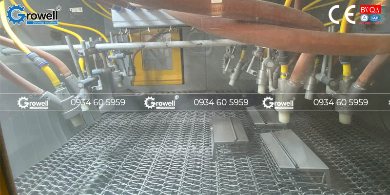 Máy phun cát băng tải lưới