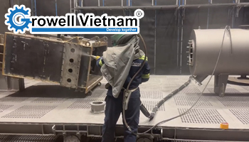 Ứng dụng phòng phun cát công nghiệp trong xử lý bề mặt