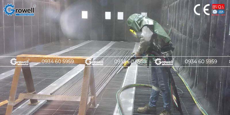 Bắn cát làm sạch kim loại